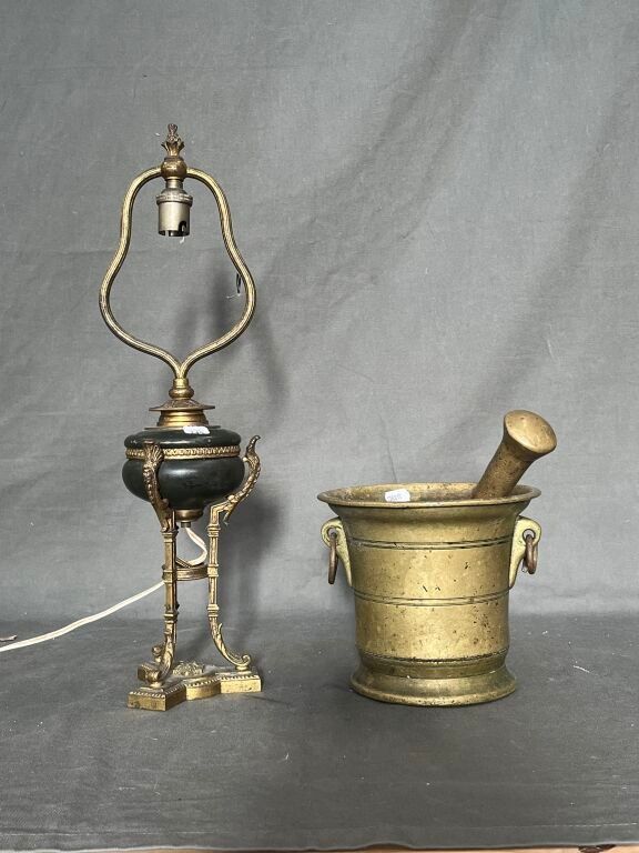 Cassolette en laiton doré montée en lampe + mortier et pilon…