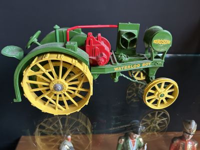 ERTL. Made in USA. Petit tracteur Waterloo Boy Kerosene en m…
