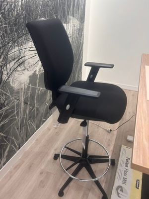 lot de mobilier comprenant : - Photo 1