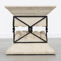 Petite table basse ou d'appoint, en forme de colonne brisée,… (photo 6)