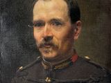 portrait d'un homme en uniforme militaire, portant une moustache et une barbichette