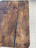 Table en noyer ouvrant par un tiroir, ceinture découpée, rep… (photo 3)