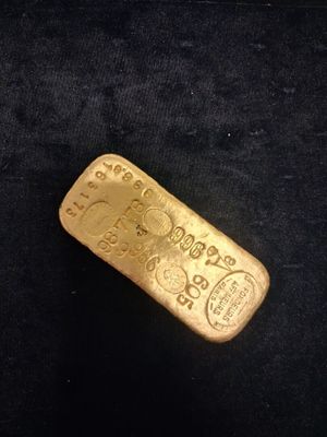 une barre d'or sur fond noir