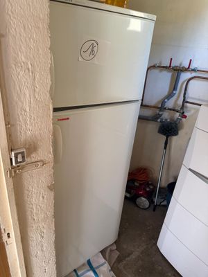 Réfrigérateur congélateur + Aspirateur Vendu sur désignation…
