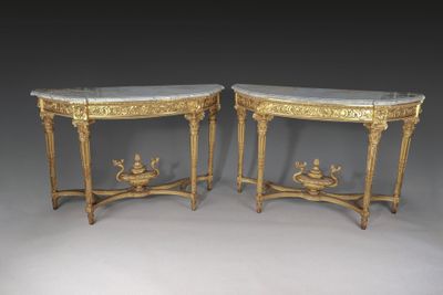 ensemble composé d'un gilet de style Louis XVI et de consoles en marbre