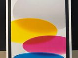 une boîte sur laquelle figure l'image d'un iPad aux couleurs vives
