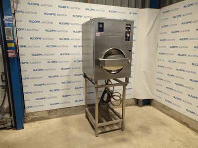 une image d'une machine qui se trouve dans une pièce