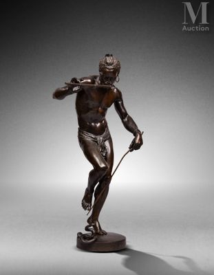 une image représentant une statue en bronze d'un homme tenant une raquette de tennis