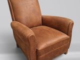 une image représentant un fauteuil inclinable en cuir marron sur fond gris