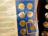 une photo d'un ensemble de pièces d'or et d'argent