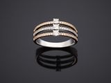 une bague en or blanc et or jaune sertie de deux rangées de diamants