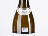 une bouteille de vin posée sur une table