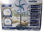 une boîte contenant un ventilateur posée sur une table
