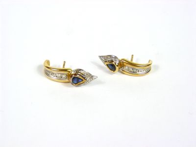 paire de boucles d'oreilles saphir et diamant