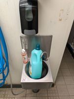 Lave-mains en inox avec distributeur de savon et de papier