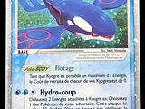 gros plan d'une carte pokemon sur fond noir