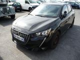 une voiture noire garée dans un parking
