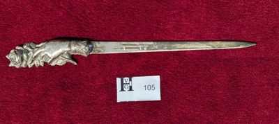 Coupe papier en métal argenté - Main à la rose - L.