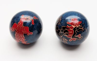 CHINE, XXe siècle Paire de boules dites "Boa ding" en métal …