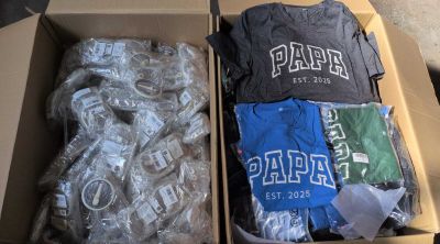 140 / 1 palette de 117 kg de t-shirts, couvercles de g… - Photo 1