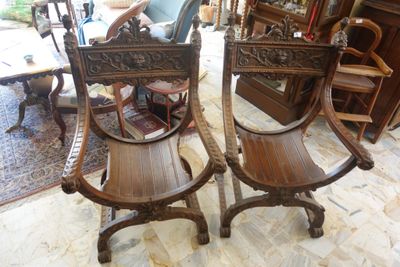 two wooden chairs that are sitting in a room