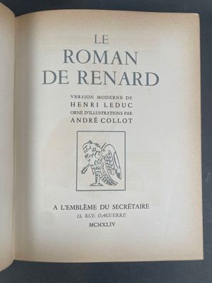 un livre ouvert dont la couverture représente un oiseau