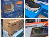 plusieurs photos de différents types de chaussures exposées dans un magasin