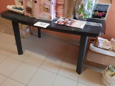 Table en pvc noir Armoire en bois naturel à 2 vantaux