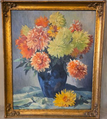 tableau représentant des fleurs dans un vase bleu posé sur une table