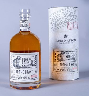 une bouteille de Rum Nation à côté d'une canette de Rum Nation