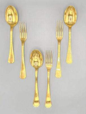 five forks and two spoons and a fork and a spoon