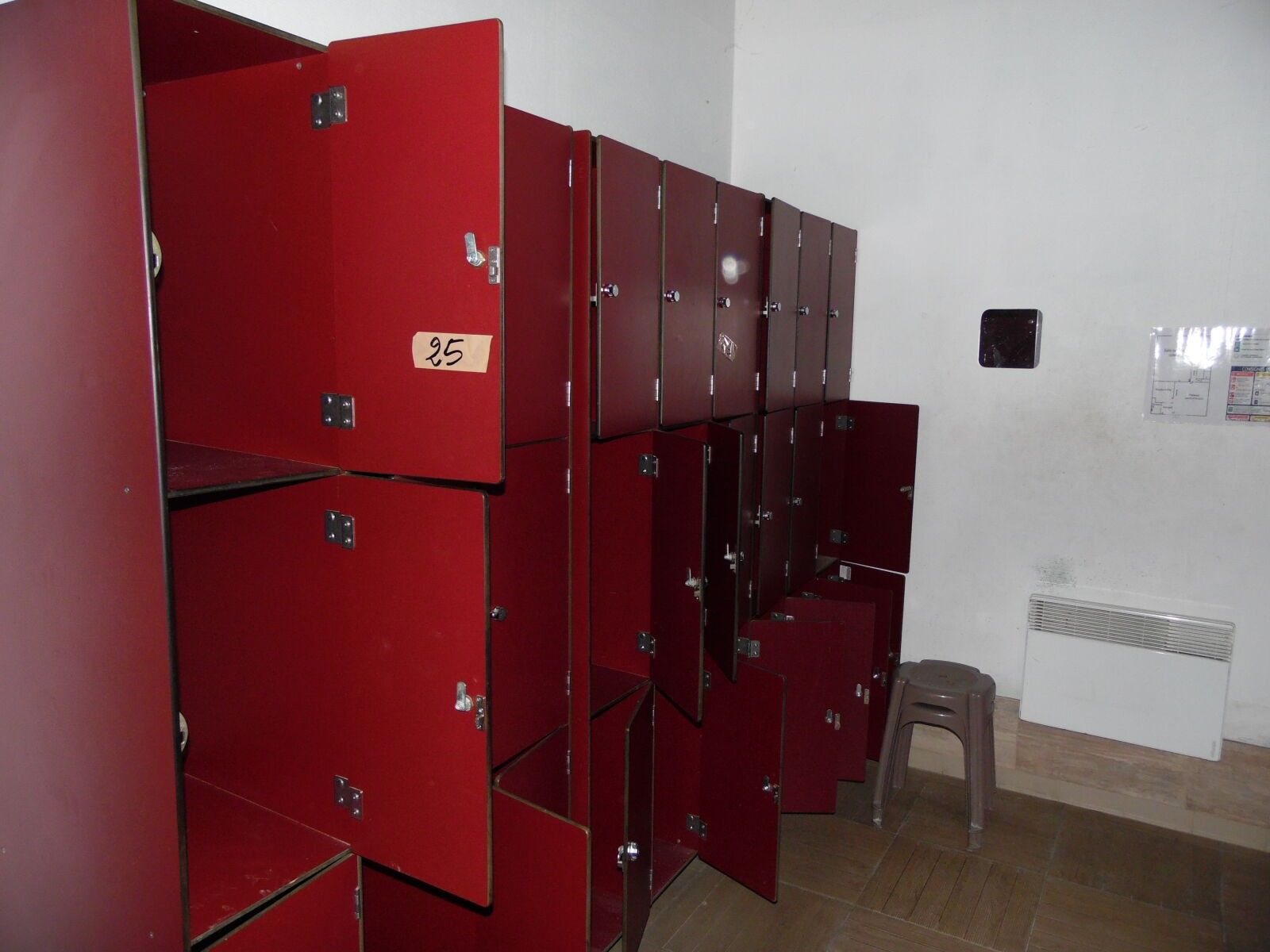 Lot de 3 vestiaires et 9 casiers