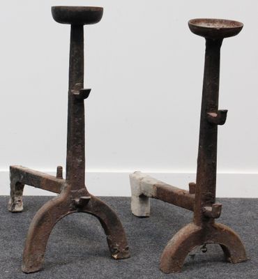 Paire landiers en fonte de fer.