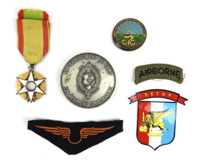 Ensemble divers comprenant une médaille de table du 72e régi…