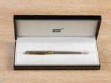 a pen that is sitting in a box on a table