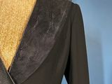 a black suit with a black collar and a black jacket