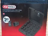 une boîte contenant des outils posée sur une table