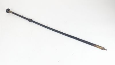 PETIT MAKILA en néflier noirci, prise fixe en cuir noir tres…