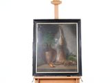 un tableau représentant un chat assis sur un chevalet, à côté d'une plante en pot