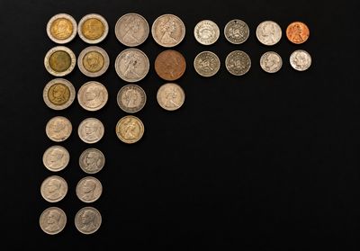 une multitude de pièces disposées en forme de « p »
