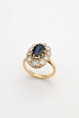 Bague ovale en saphir et diamants