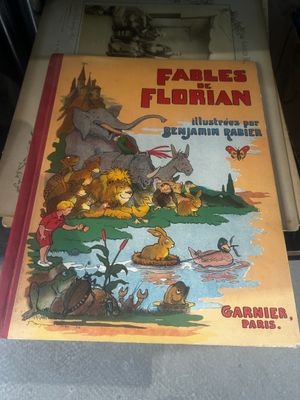 un vieux livre pour enfants sur lequel figure l'image d'un éléphant et d'autres animaux