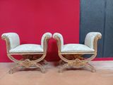 paire de chaises anciennes de style français avec des assises rembourrées