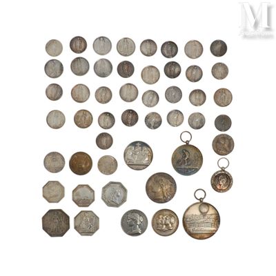 une image représentant une collection de pièces d'argent et de bronze