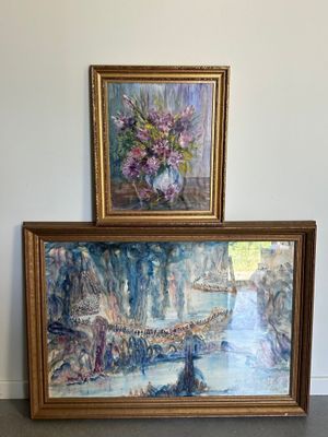 deux tableaux représentant des fleurs dans un vase et un tableau représentant un pont