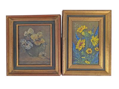 tableau représentant des fleurs dans un vase et un vase rempli de tournesols