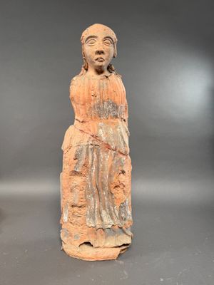paire de figurines chinoises en terre cuite représentant une femme et un homme