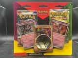 deux cartes à collectionner Pokémon, avec une pièce d'argent posée devant elles