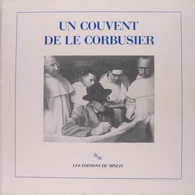 une image représentant un livre sur lequel figure la photo d'un homme dans une baignoire, entouré d'autres hommes