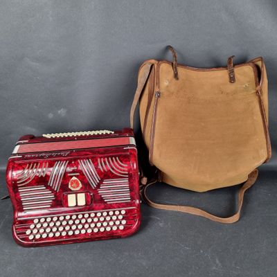 Accordéon PAOLO SOPRANI laqué rouge avec housse de protectio…